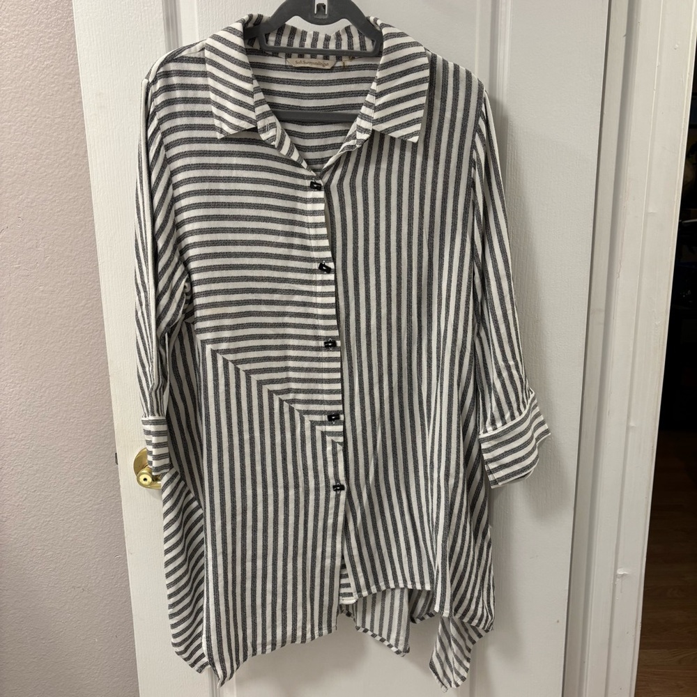 Soft Surroundings Black and White Tunic Asymmetrical Mixed Stripe Modest size L